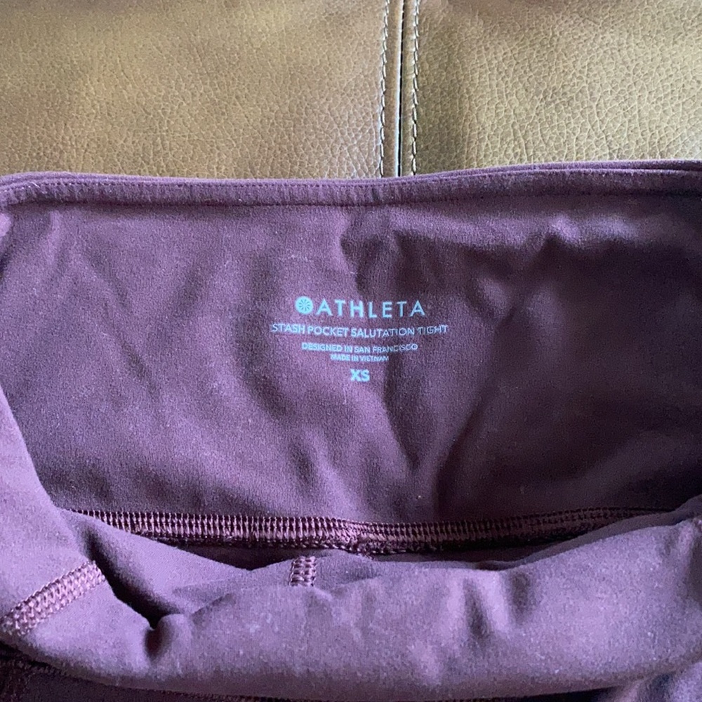 GUC Athleta salutation stash pocket tight - Picture 3 of 3